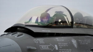 La República Argentina ya cuenta con sus primeros pilotos habilitados para volar el Sistema de Armas F-16