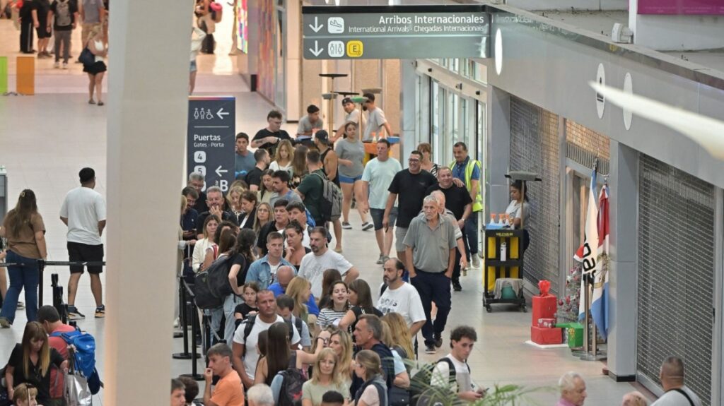 La Provincia impulsa un paseo comercial en el Aeropuerto Internacional de Rosario con la licitación de 11 locales