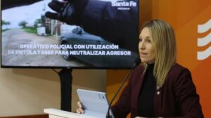 Con el uso de la pistola Taser la Policía redujo a un hombre que amenazaba a su padre con un arma blanca