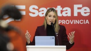 Pullaro viaja a Chile para impulsar la exportación minera a través del puerto de Rosario