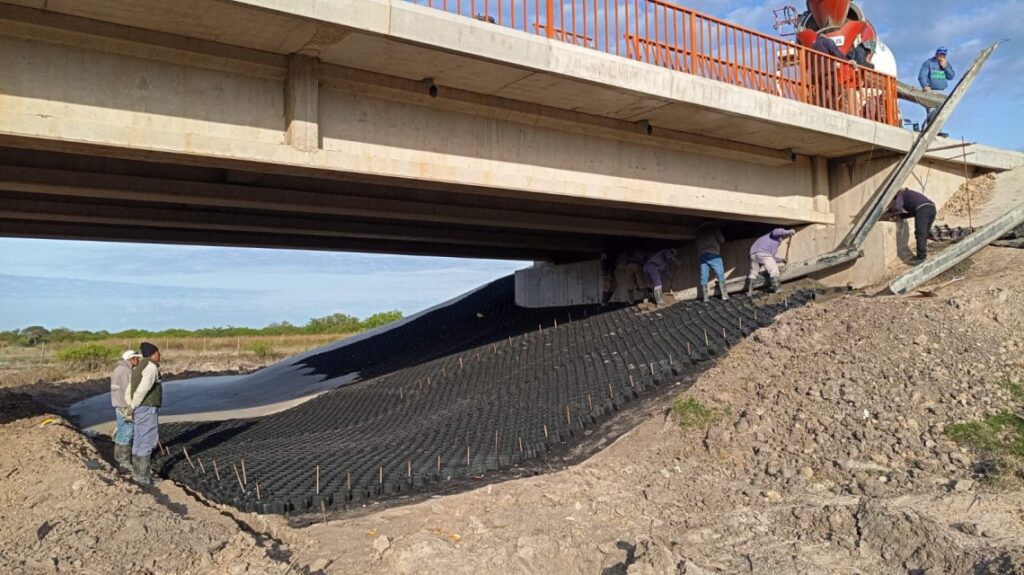Con cuatro nuevos puentes de hormigón, la Provincia mejora la conexión entre Moussy y La Sarita