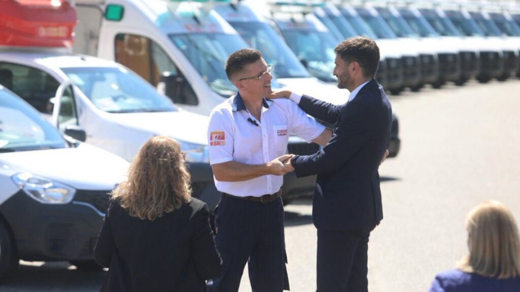 El gobierno de Pullaro avanza con la compra de 103 ambulancias y consolida una renovación histórica del sistema de emergencias