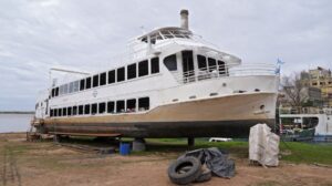 Inversión y empuje privado para revivir un ícono: avanza la restauración del Barco Ciudad de Rosario para volver a zarpar en noviembre