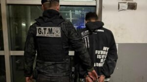Rosario: monitoreo de 911 y patrullaje policial, determinantes para aprehender a un joven y secuestrar 17 celulares en zona noroeste