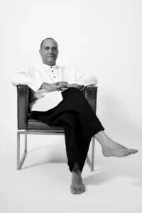 Kedem Sasson: El arquitecto de la silueta que reinventó la moda monumental