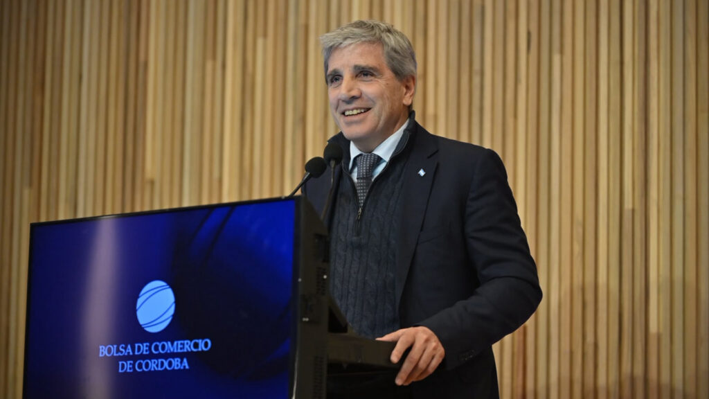 Luis Caputo: “Es la primera vez que Argentina va por el camino correcto; tenemos que perseverar y profundizar estos cambios”