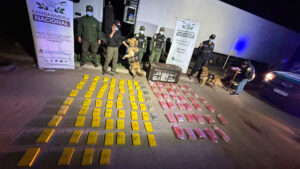 Catamarca: Gendarmería incautó casi 70 kilos de cocaína y más de 113 kilos de marihuana ocultos en un camión