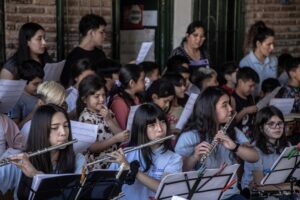La Orquesta de Cámara Municipal y la Escuela Orquesta Barrio Ludueña harán un concierto para celebrar las infancias