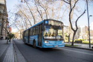 Transporte urbano: niñas y niños viajarán gratis este domingo para festejar su día