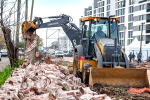 Demuelen el muro del ex Batallón 121 para integrar la Villa Olímpica con barrio Las Heras