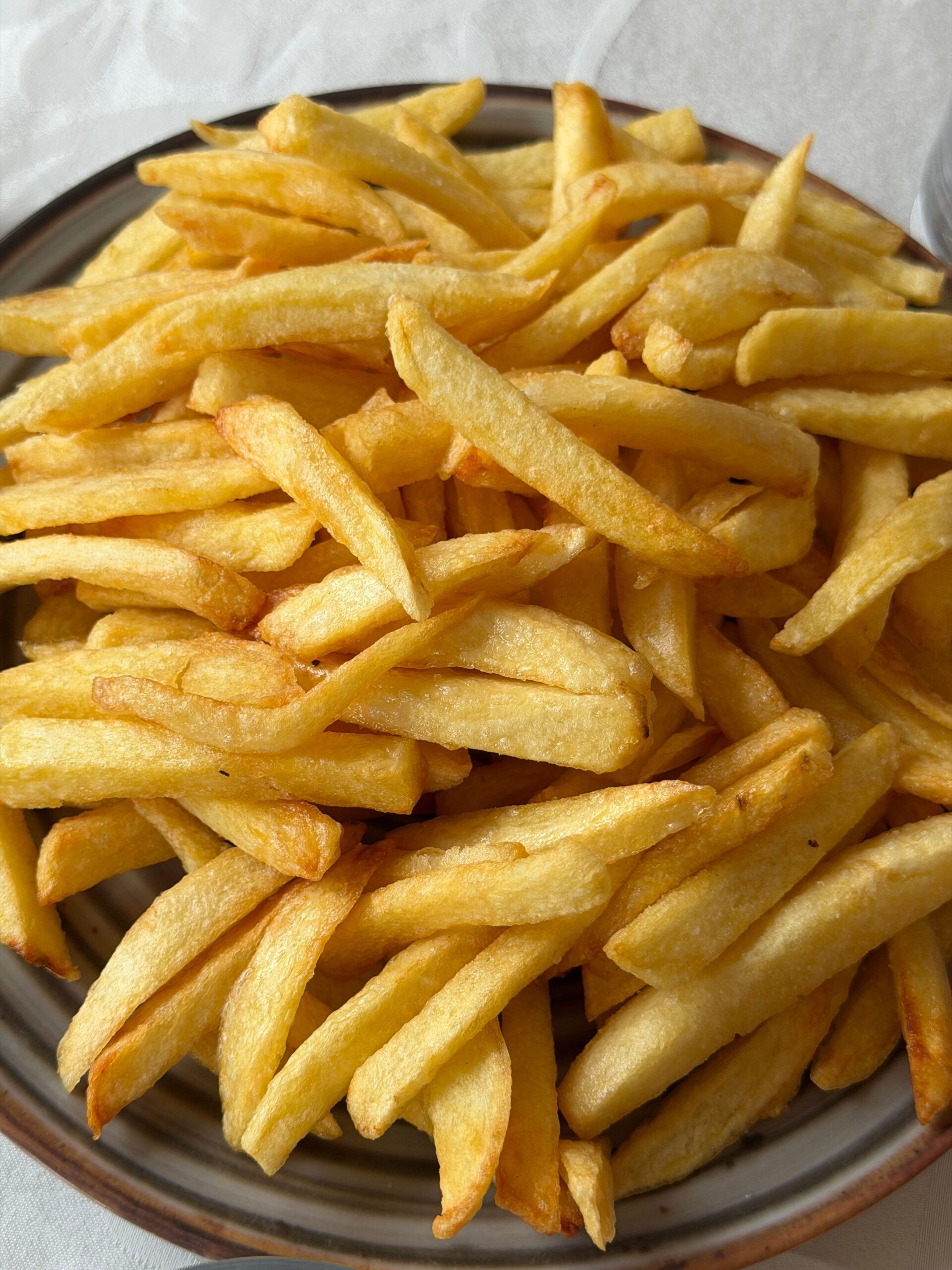 DIA DE LAS PAPAS FRITAS: UN INFATABLE EN LA MESA ARGENTINA