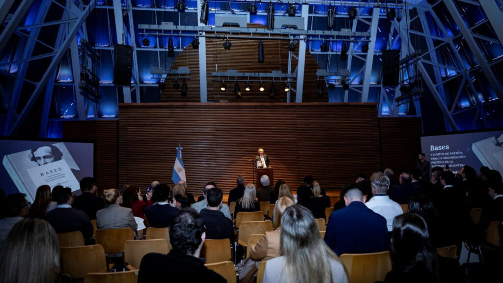 Presentan la reedición de Bases, de Juan Bautista Alberdi, con prólogo del presidente Javier Milei