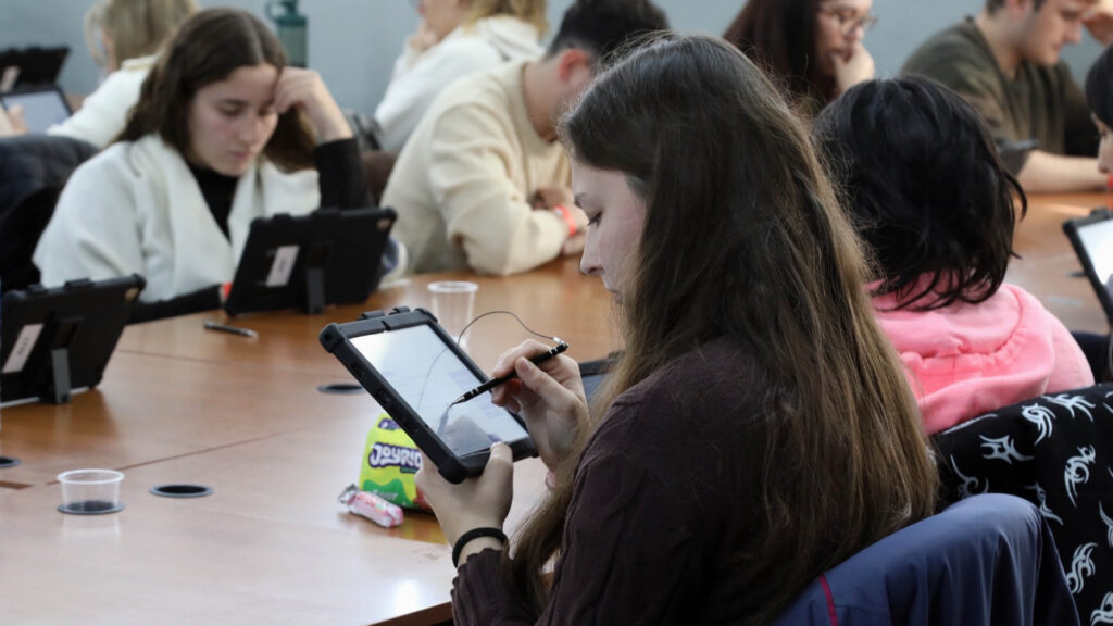 8 de cada 10 profesionales que rindieron el Examen Integrado 2026 respaldaron que sea digital