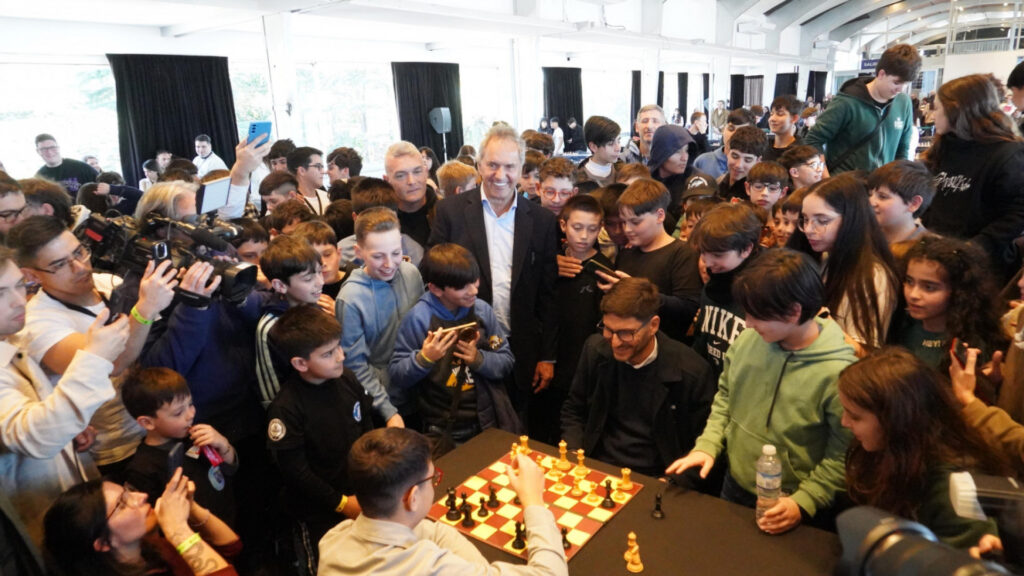 Scioli con intensa agenda deportiva en Rosario: Faustino Oro, Juegos ODESUR y Nacional de Atletismo