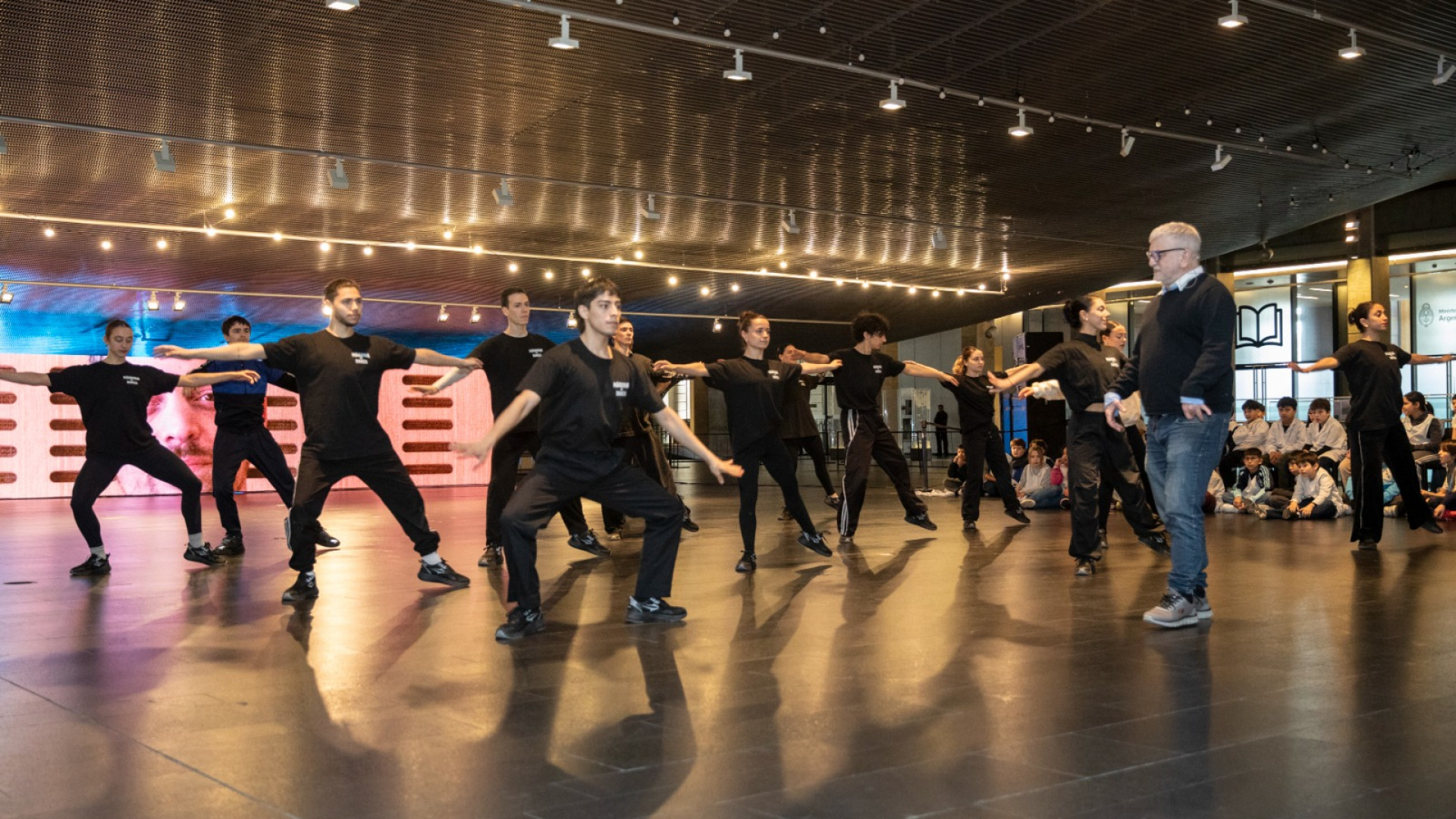 La Máquina Argentina de Danza abrió las puertas de su ensayo en el Palacio Libertad