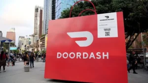 La gran empresa de envío de comida que admitió haber pagado menos de lo debido a sus repartidores