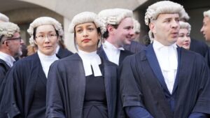 Un tribunal dictamina que los abogados de UK no están obligados a entregar  las comunicaciones con sus clientes al ente regulador