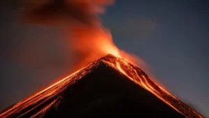 Satélite estadounidense-indio capta vídeo en cámara rápida de una erupción volcánica.
