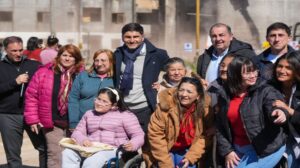Pullaro supervisó la demolición de los últimos monoblocks con riesgo de derrumbe en barrio Acería y entregó 74 nuevas viviendas