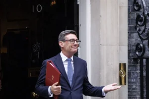 El primer ministro británico defiende las reglas fiscales pese a los niveles récord de endeudamiento