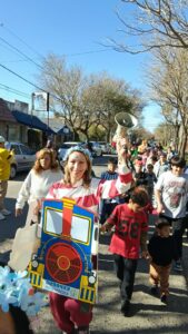 Romina Michaut emerge en la escena política de Funes tras un multitudinario festejo de ASOEM sin aval municipal