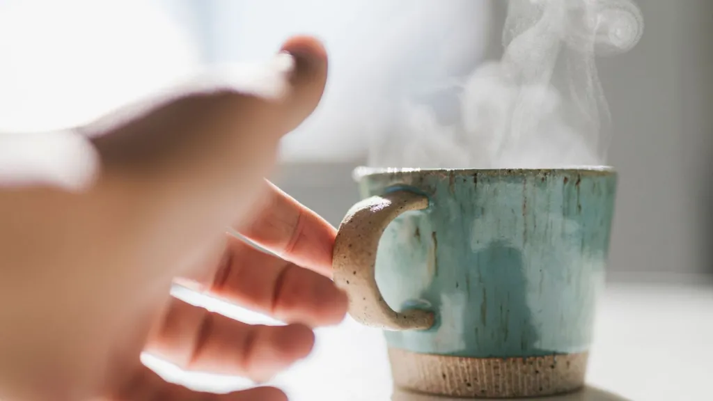 Las bebidas muy calientes pueden dañar el esófago y aumentar el riesgo de cáncer