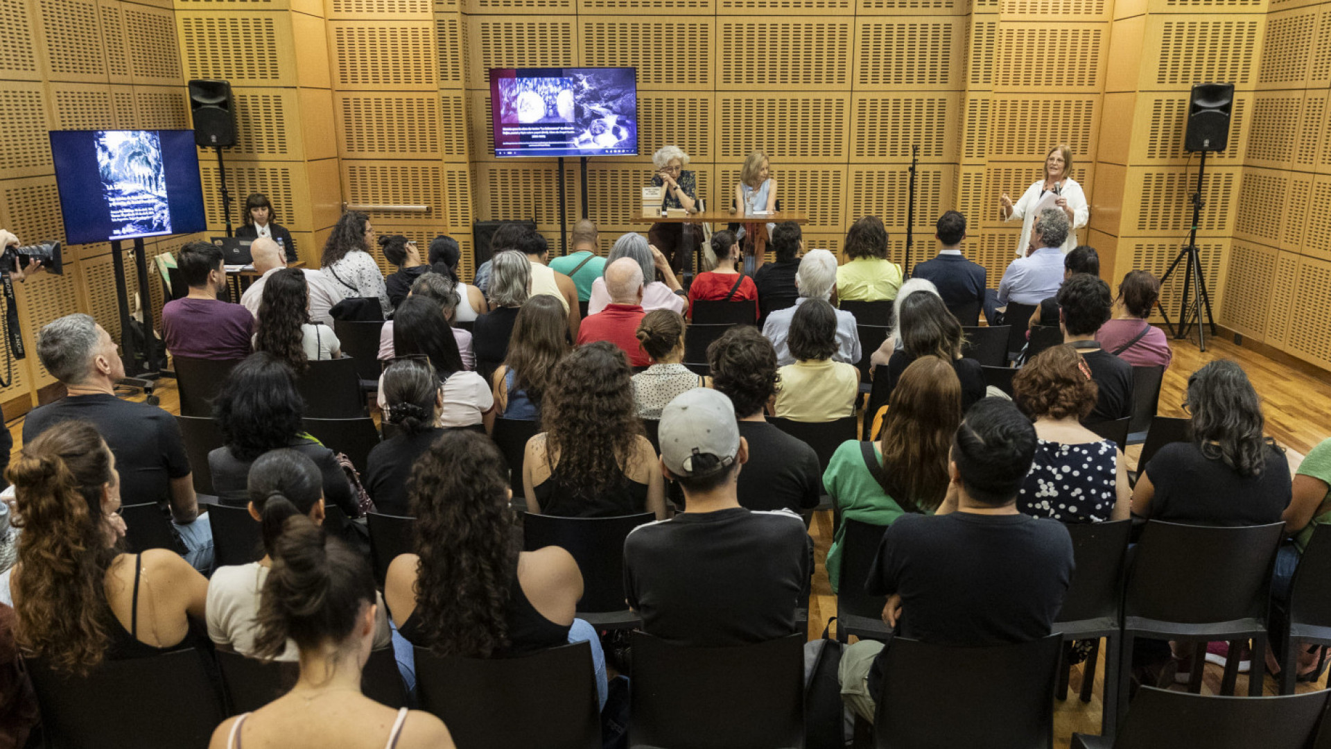 Conversatorio sobre la leyenda del Gauchito Gil en el Palacio Libertad