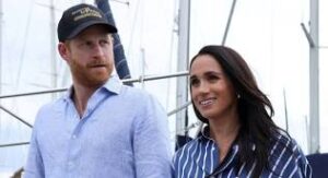 El rey Carlos confirma que Harry y Meghan siguen siendo miembros de la realeza sin funciones oficiales.