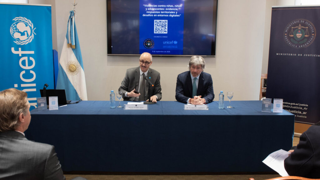 El Ministerio de Justicia y UNICEF presentaron la guía «Cuando las pantallas hablan” para prevenir la violencia digital en chicas y chicos