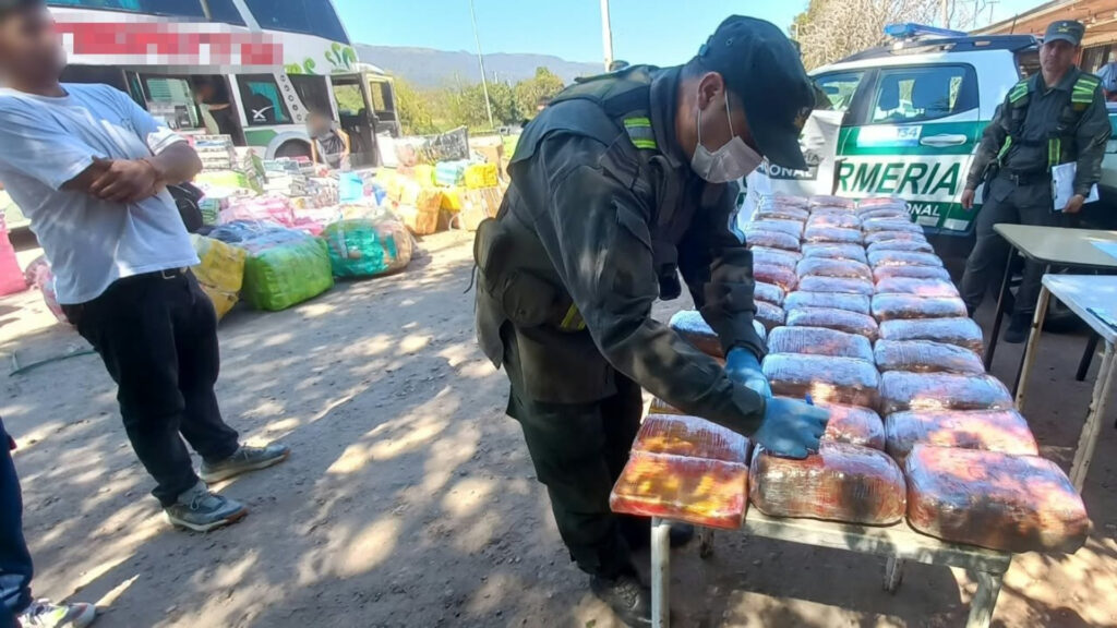 GNA incautó un cargamento de drogas escondidas en peluches