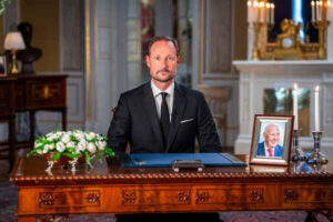El nuevo rey de Noruega jura su cargo ante el Parlamento tras la muerte de Harald.