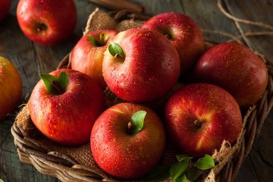 LA FASCINANTE HISTORIA DE LAS MANZANAS