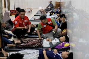 Más de 1700 estudiantes y profesores indonesios enfermaron esta semana debido al programa de comidas gratuitas.