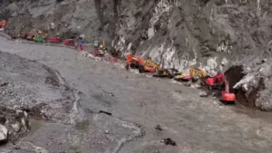 China restablece el acceso a la zona del desastre en el Tíbet tras la reapertura de la carretera