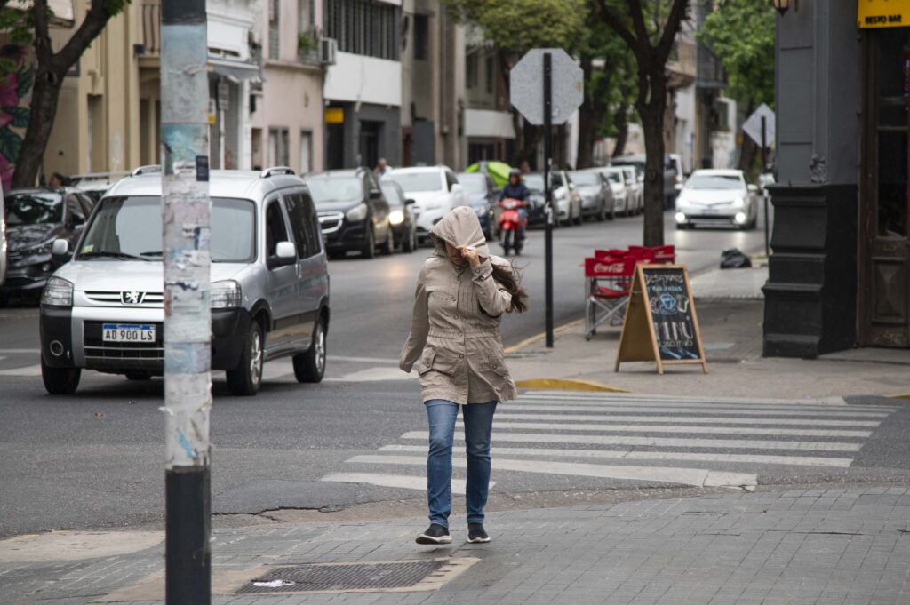 Emiten alerta naranja por tormentas para la tarde de este domingo