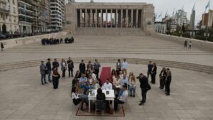 Casate con tu ciudad como testigo: 11 parejas dieron el sí en el Monumento a la Bandera