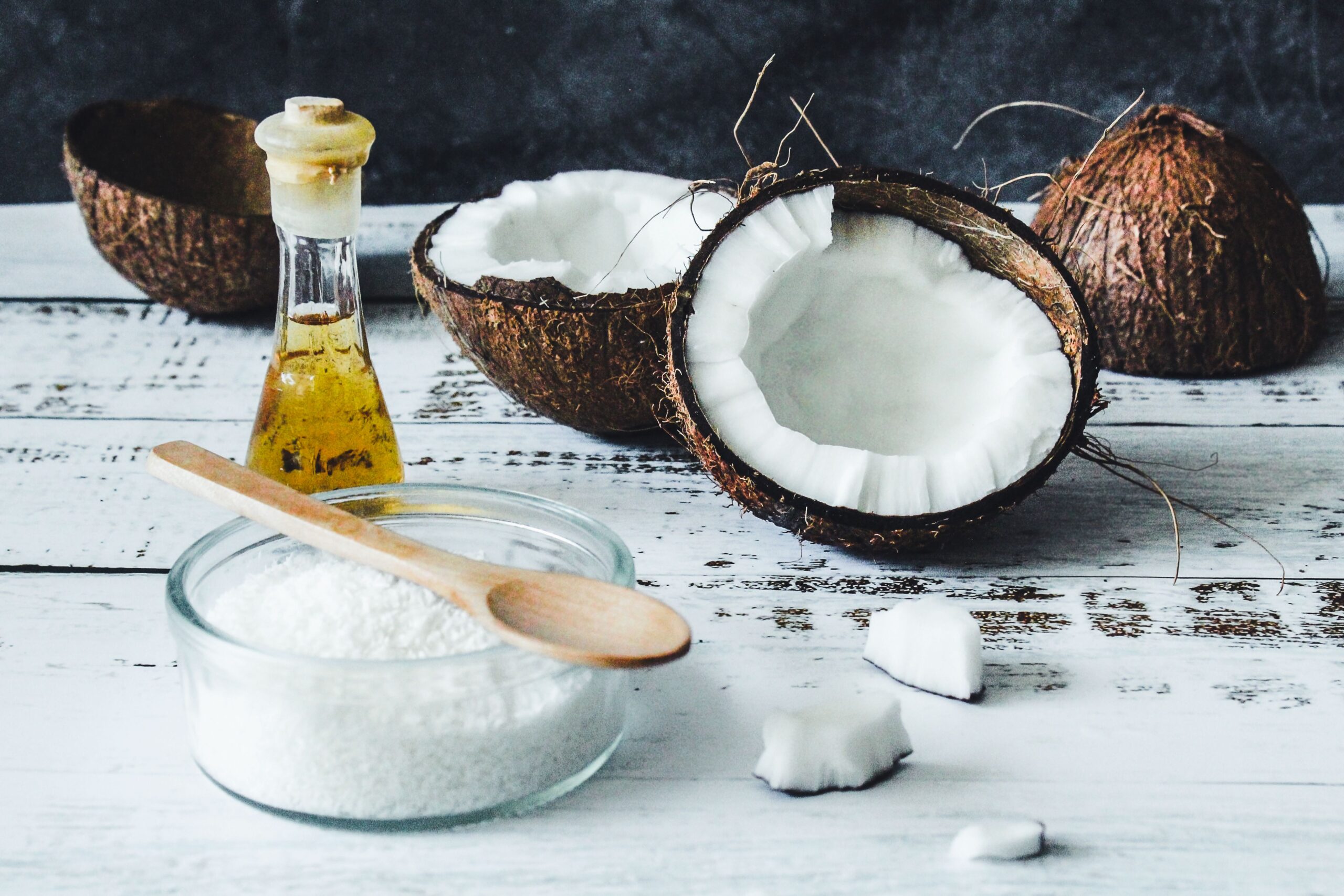 Aceite de coco: qué dice realmente la ciencia sobre este ingrediente convertido en aliado del bienestar