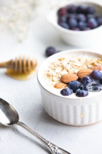 Del odre al laboratorio: La fascinante historia del yogurt