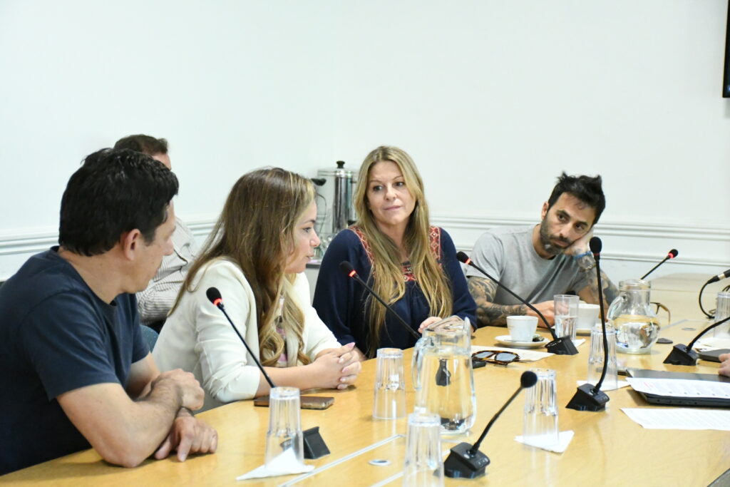 Audiencia con familiares de una joven deportista y por Rosario Talento