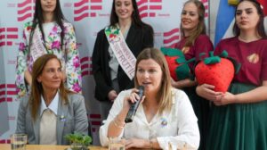 El Gobierno provincial acompaña la séptima Fiesta del Frutillero en Desvío Arijón