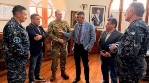 Fenómeno de El Niño: autoridades de la Armada ponen logística a disposición de la Provincia ante eventuales emergencias
