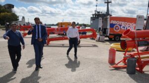 Pullaro presentó 90 bombas que compró Provincia para reforzar la respuesta ante posibles contingencias hídricas por El Niño