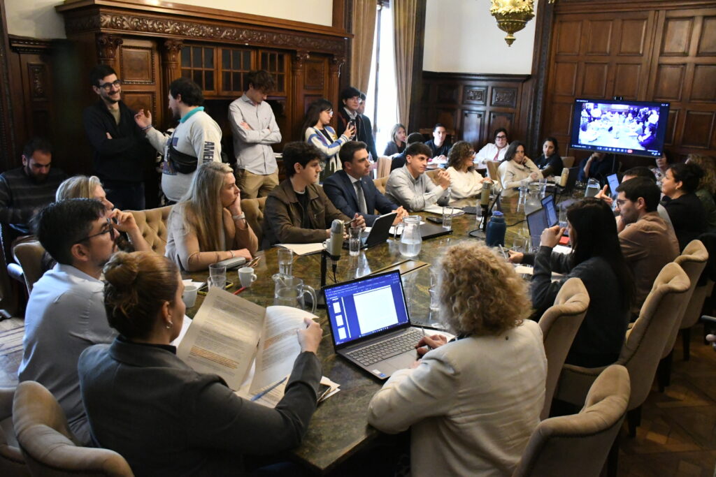 Debate por la habilitación de aplicaciones de transporte