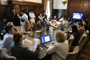 Debate por la habilitación de aplicaciones de transporte