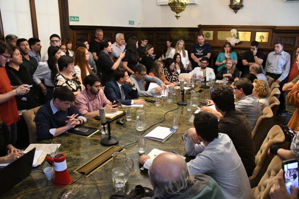 Cuarto intermedio a la habilitación de aplicaciones de transporte