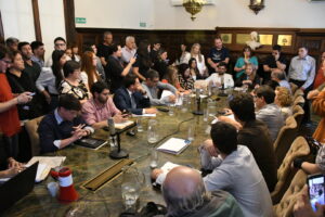 Cuarto intermedio a la habilitación de aplicaciones de transporte