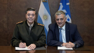 El Ministerio de Defensa firmó un convenio de colaboración con YPF
