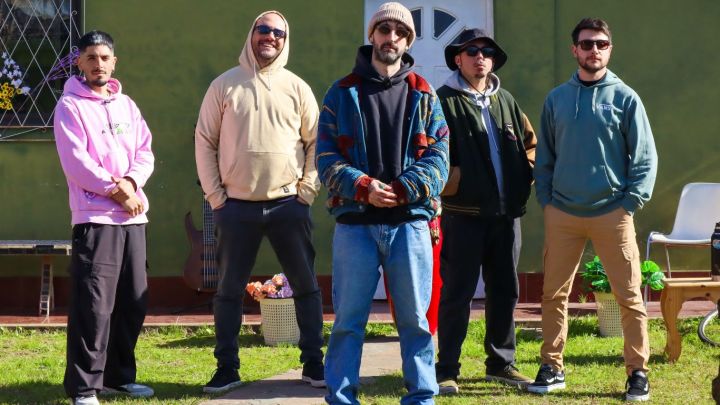 VIDA PURA LANZÓ “FLORES DE ASFALTO”, UN DISCO ATRAVESADO POR CRUCES Y COLABORACIONES