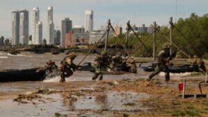 En el marco del ejercicio Biguá, el Ejército Argentino desplegó capacidades operacionales en el río Paraná