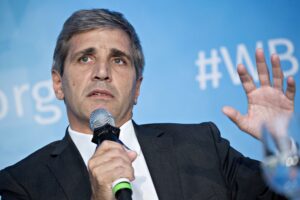 Luis Caputo: “Se van a venir veinte años de crecimiento y es el momento para aprovecharlos”